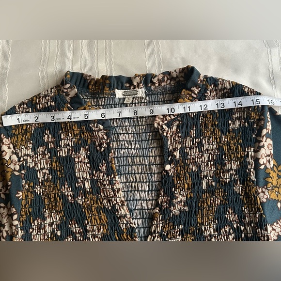 Gimmicks by BKE Floral Smocked Blouse in Teal and Brown - Picture 8 of 16